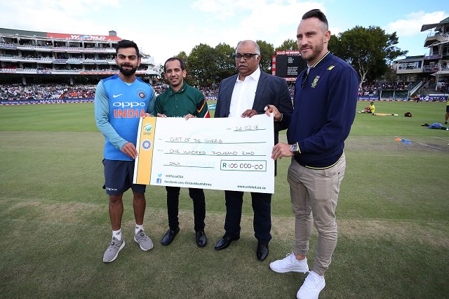 India and South Africa cricket teams make joint humanitarian gesture
